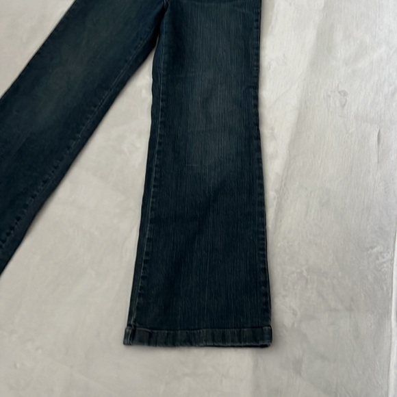 Levi’s “Perfectly Slimming” Blue Jeans Size 8 Medium - Picture 4 of 12